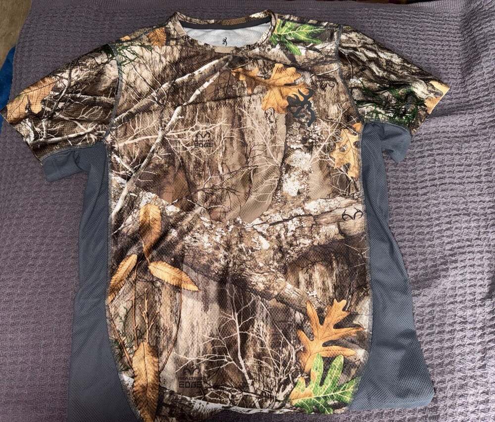Browning Realtree Edge Camo Short Sleeve Hunting T-Shirt with Mesh Side Panels